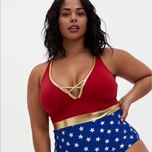 TORRID WONDER WOMAN RED & GOLD STAR WIRELESS ONE-PIECE SWIMSUIT size 3 22/24